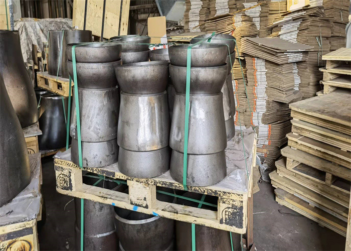 HIGH QUALITY CARBON STEEL PIPE FITTING SEAMLESS WELDED PIPE FITTINGS