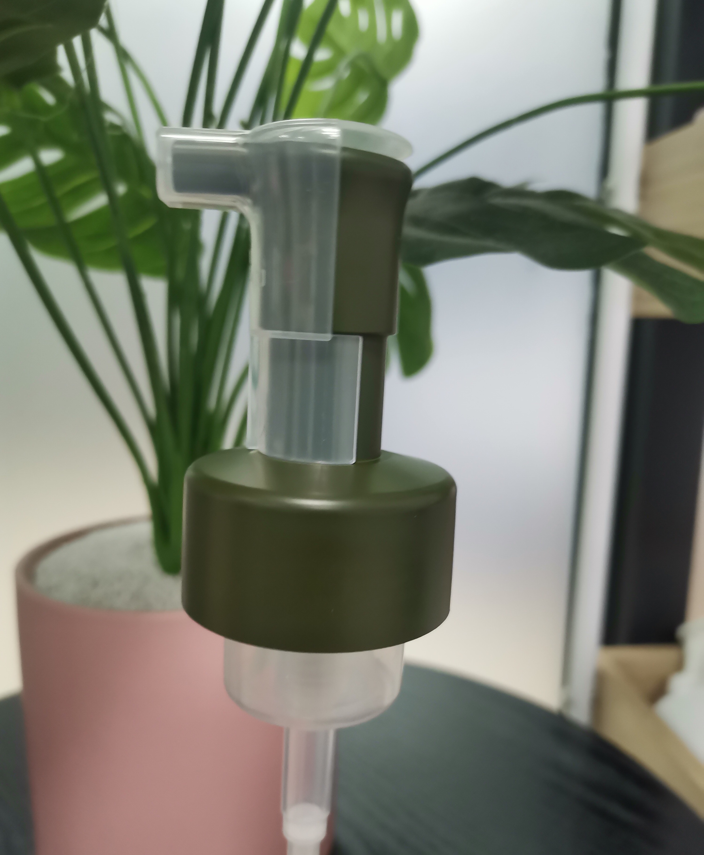 Screw-on Closure Plastic Lotion Pump For Plastic Hanitizer Bottle