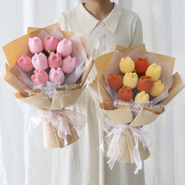 Hand Knitted Flower Yarn Crochet Heart Shape Flowers Hand Woven Bouquet Wedding Decoration Handmade Valentine's Gift for Lovers