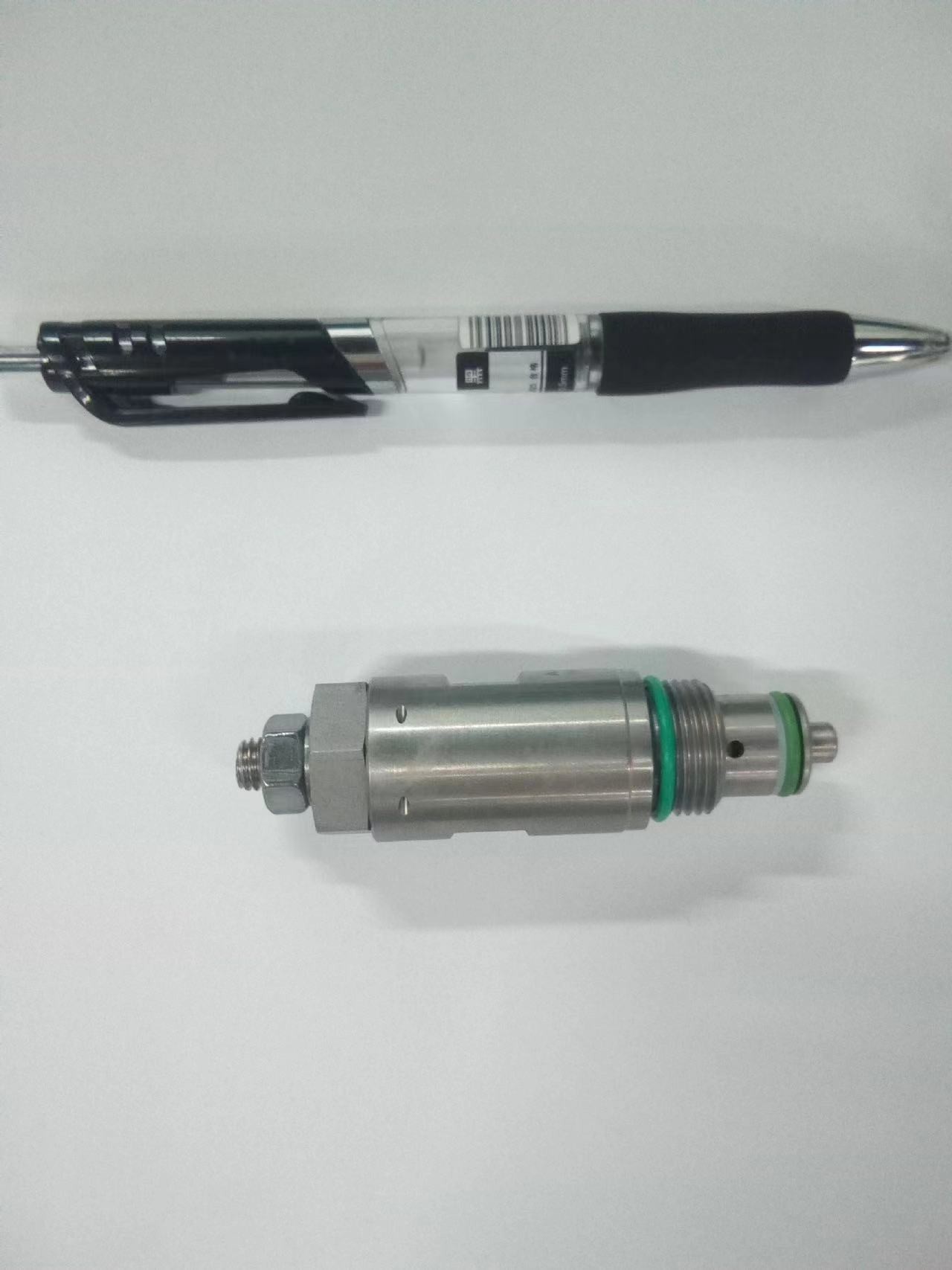 DB4E-012-250V Germany HYDAC Hedeker relief valve used in concrete pump truck