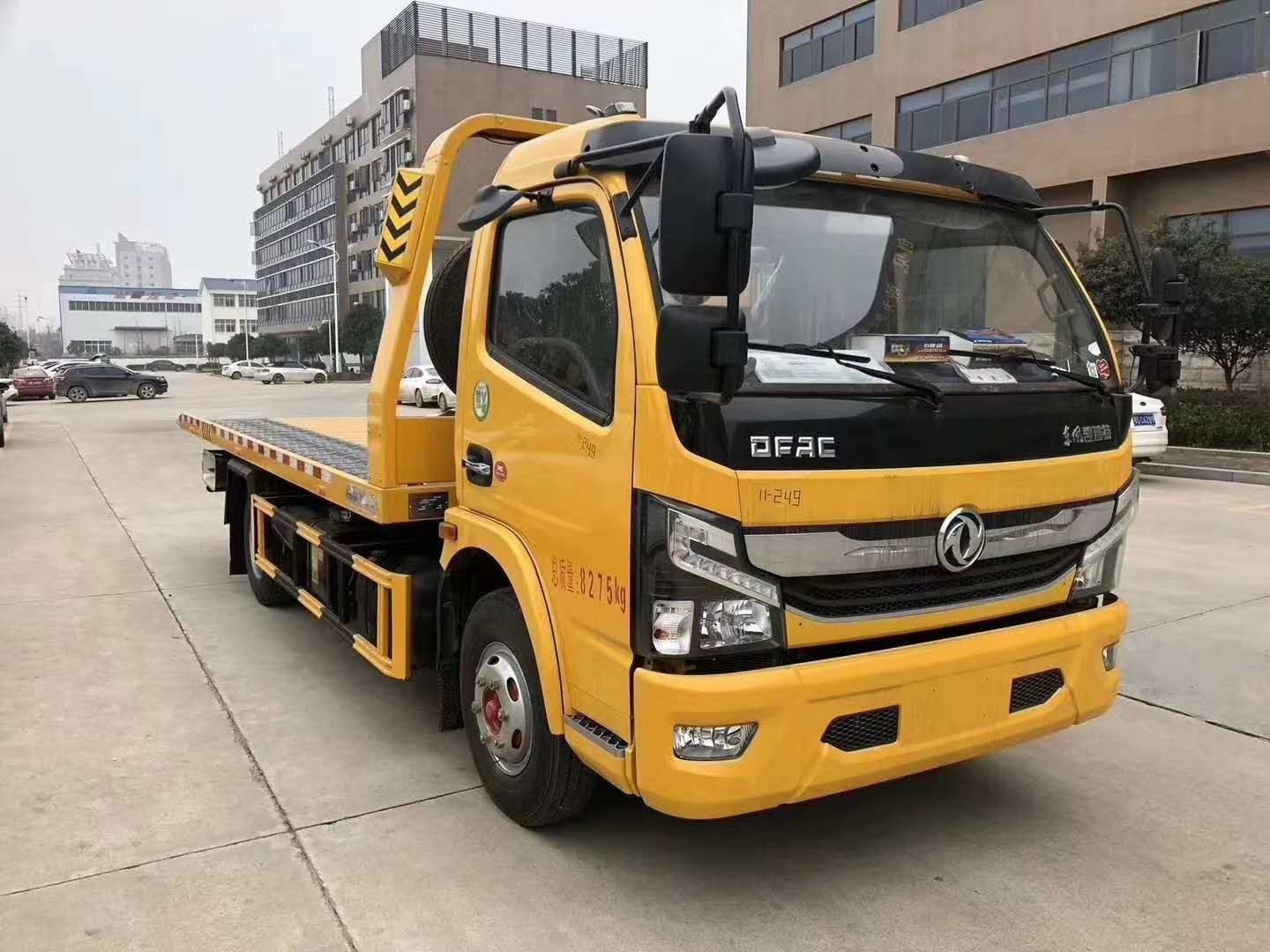 Euro 3 Dongfeng 95HP 6 Wheel Road Rescue Tow Trucks 3 Tons 5 Tons 6 Tons