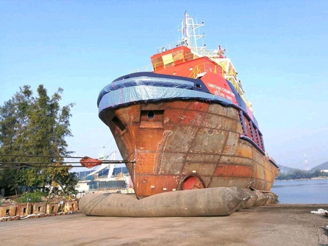 Ship Launching And Docking Inflatable Marine Airbags For Salvage Operations