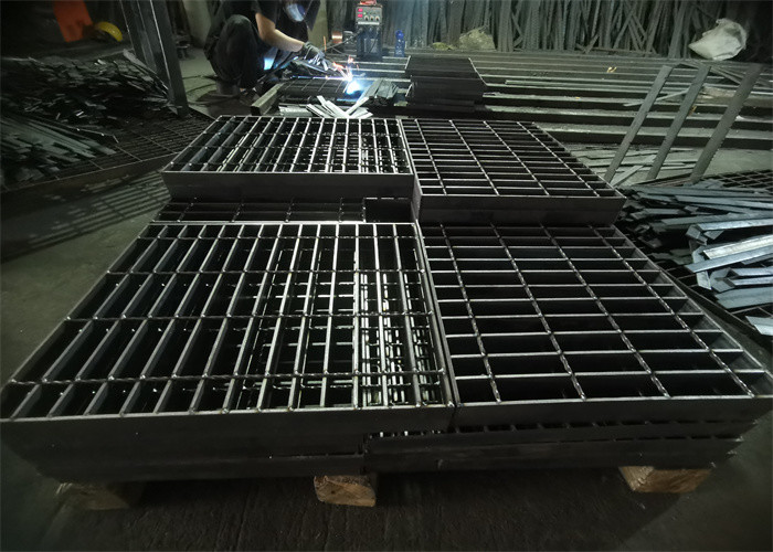Anti Corrosion Steel Driveway Grating 1250mm Width For Chemical Plants