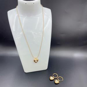 China Gold Color Stainless Steel Earring ,Necklace , Bracelet Sets with shell For Lady ,heart designs wholesale