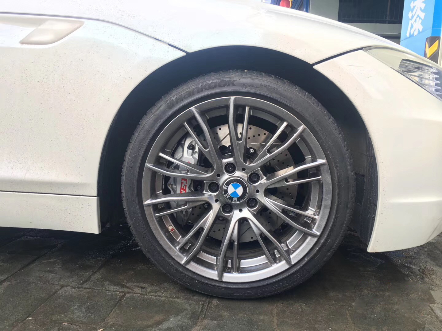BBk For BMW Z4 6 Piston Big Brake Upgrade Kit Wear Resistant With 2 Center Hubs