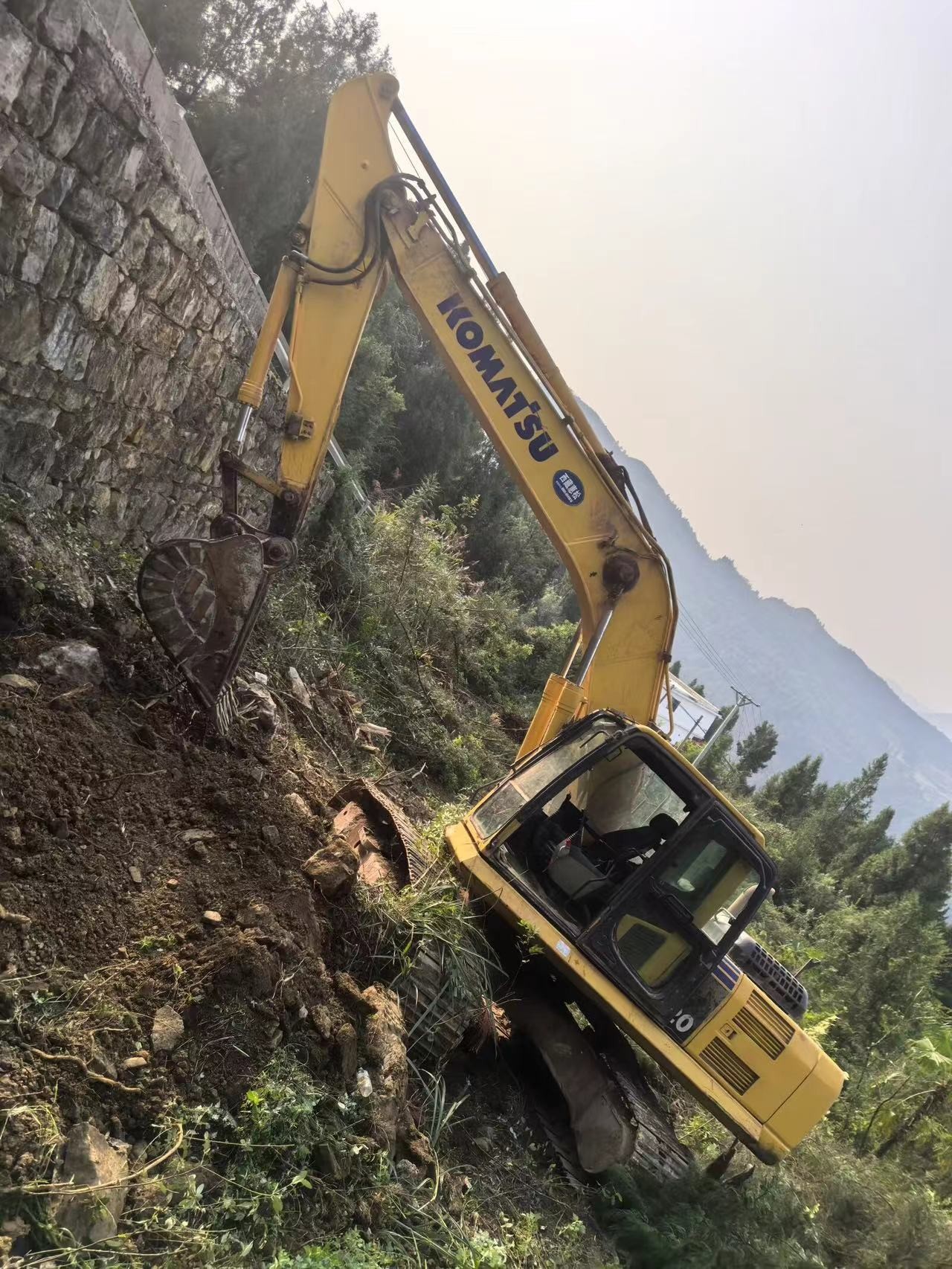 Original Japan Brand Komatsu Used Backhoe Excavator Pc200-8 With Huge Capacity For Mining