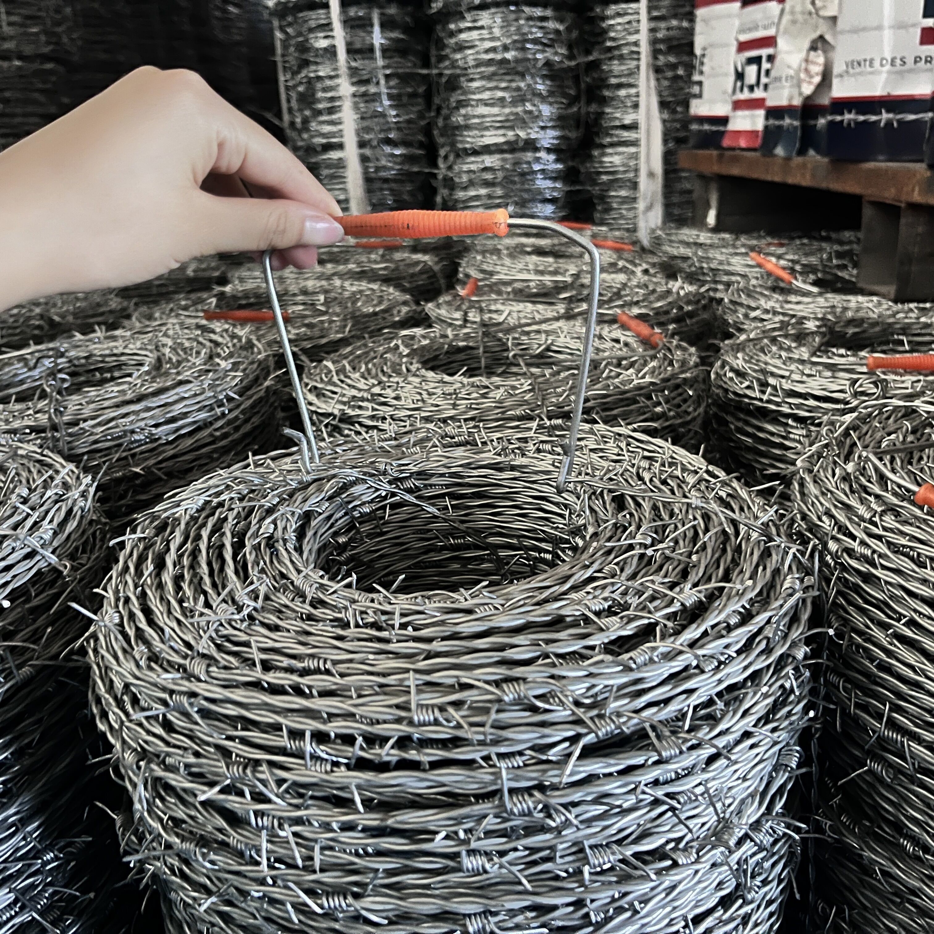 KN Hot Selling Fencing Barbed Wire Electro Galvanized Barbed Wire