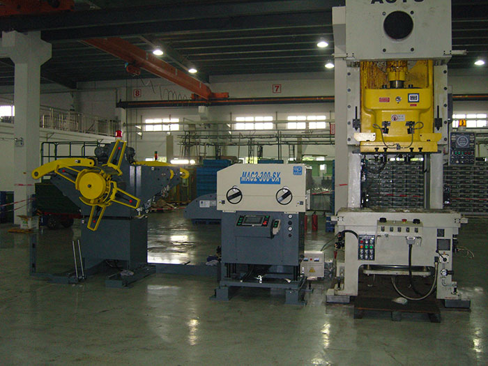 NC servo feeder