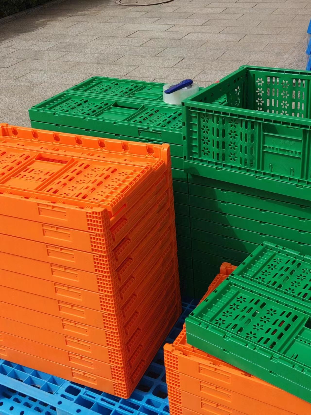Foldable Vented Plastic Collapsible Storage Basket for Shop and Transport Convenience