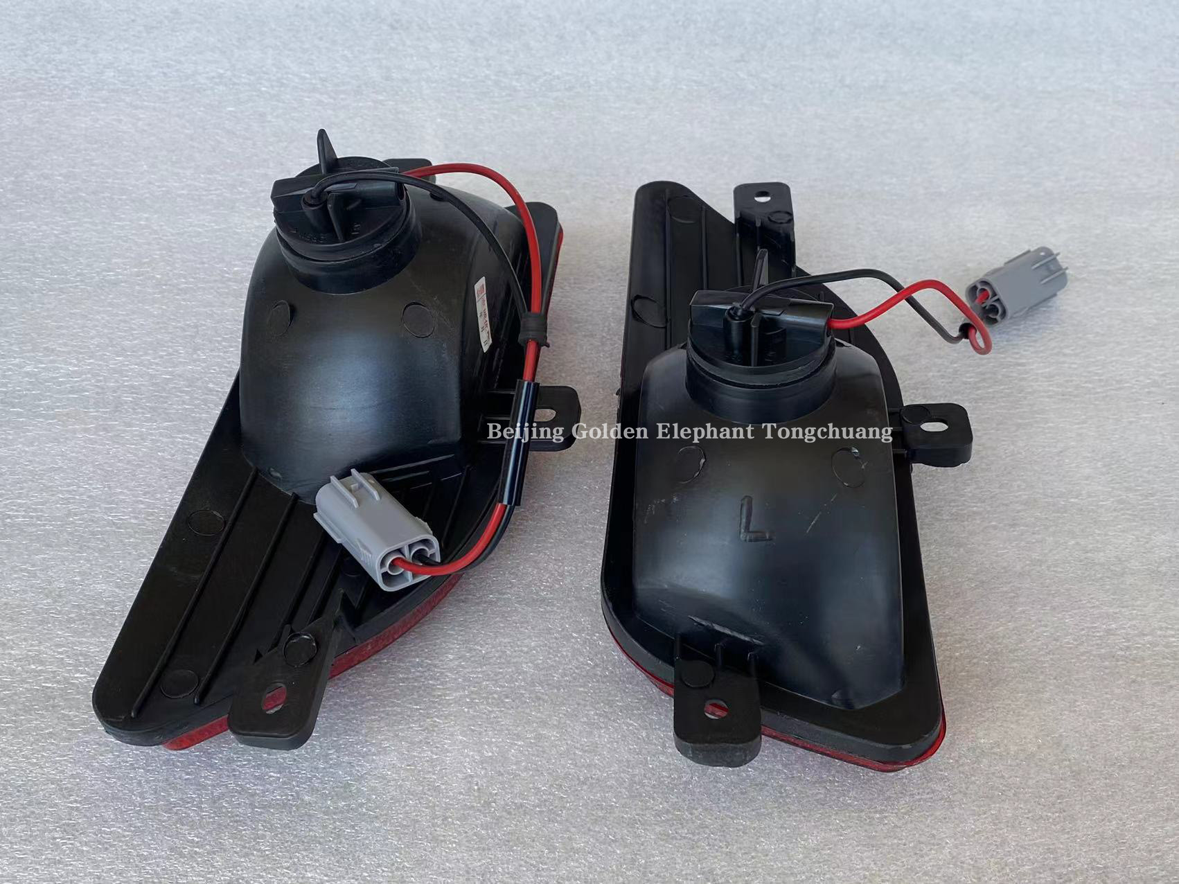 Foton Car Fitment Rear Fog Light 4116210-P00 for GRATOUR ix5 MPV 16.01- at Affordable