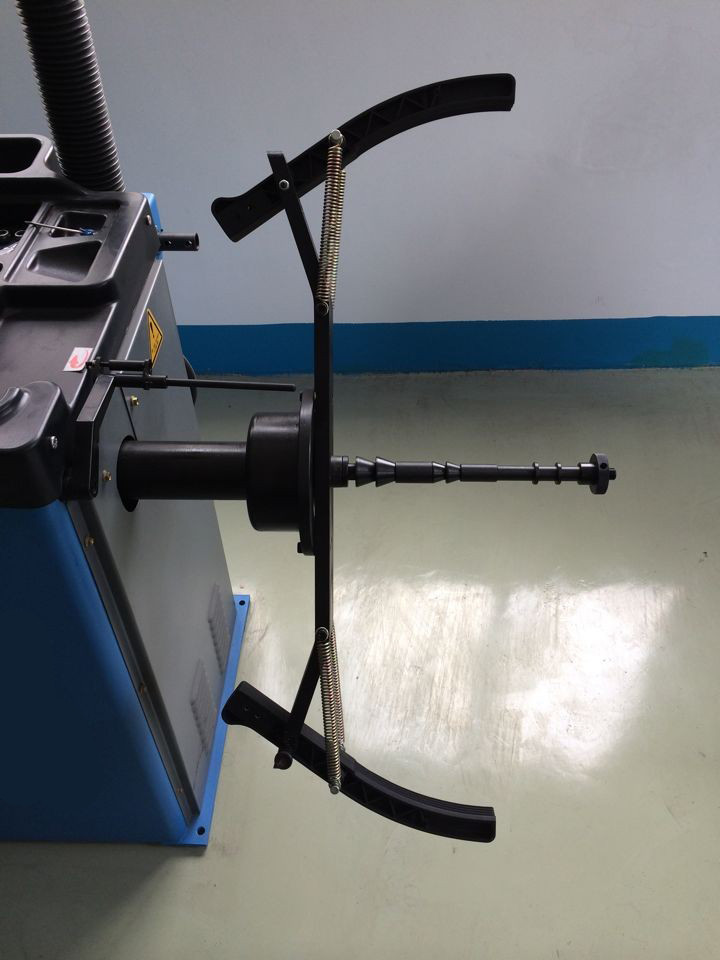 1000mm Car Wheel Balancing Machine 200RPM Automatic Wheel Balancer