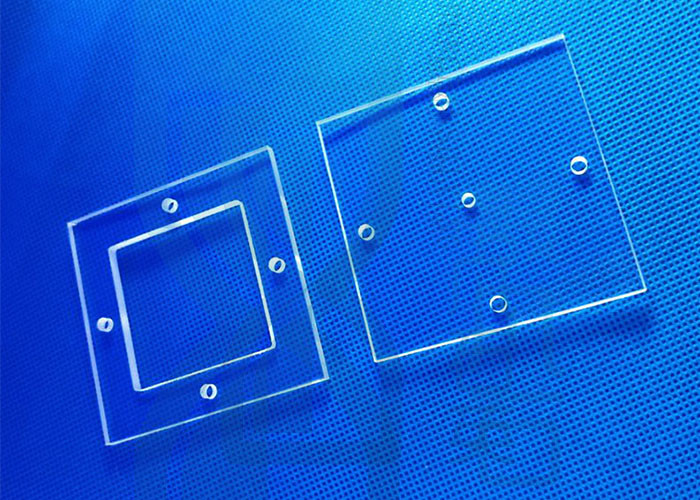 Acid Resistance Custom Transparent Fused Silica Plate With 1mm Holes