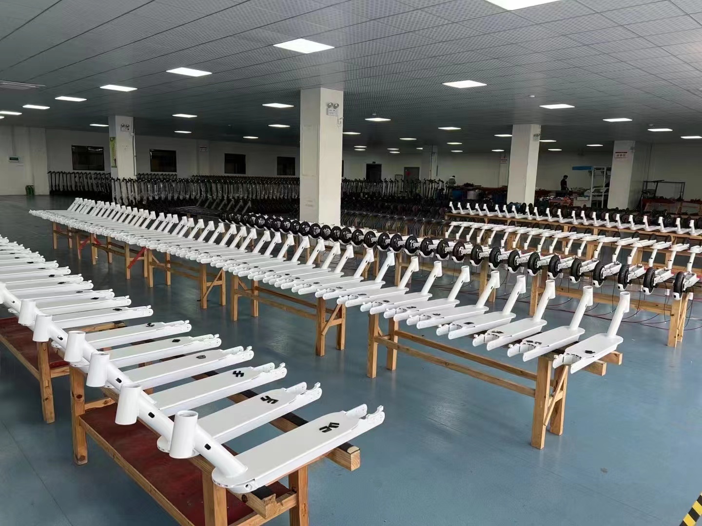 EU/US Warehouse Delivery 350W X8 Folding E-Scooter 10inch 10Ah Electric Scooters for Bluetooth Connectivity
