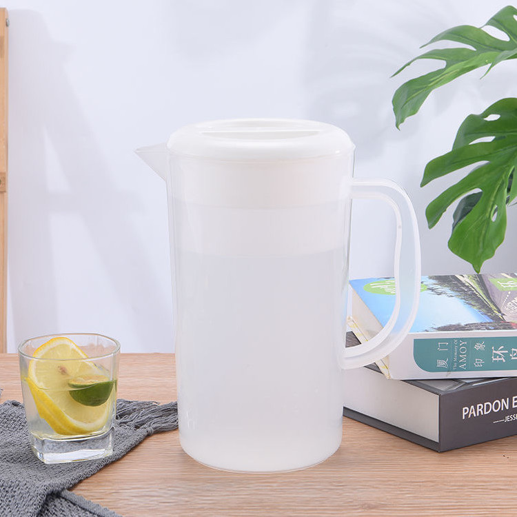 2L Plastic Pitcher With Lid Plastic Water Carafe For Hot Cold Juice Beverage