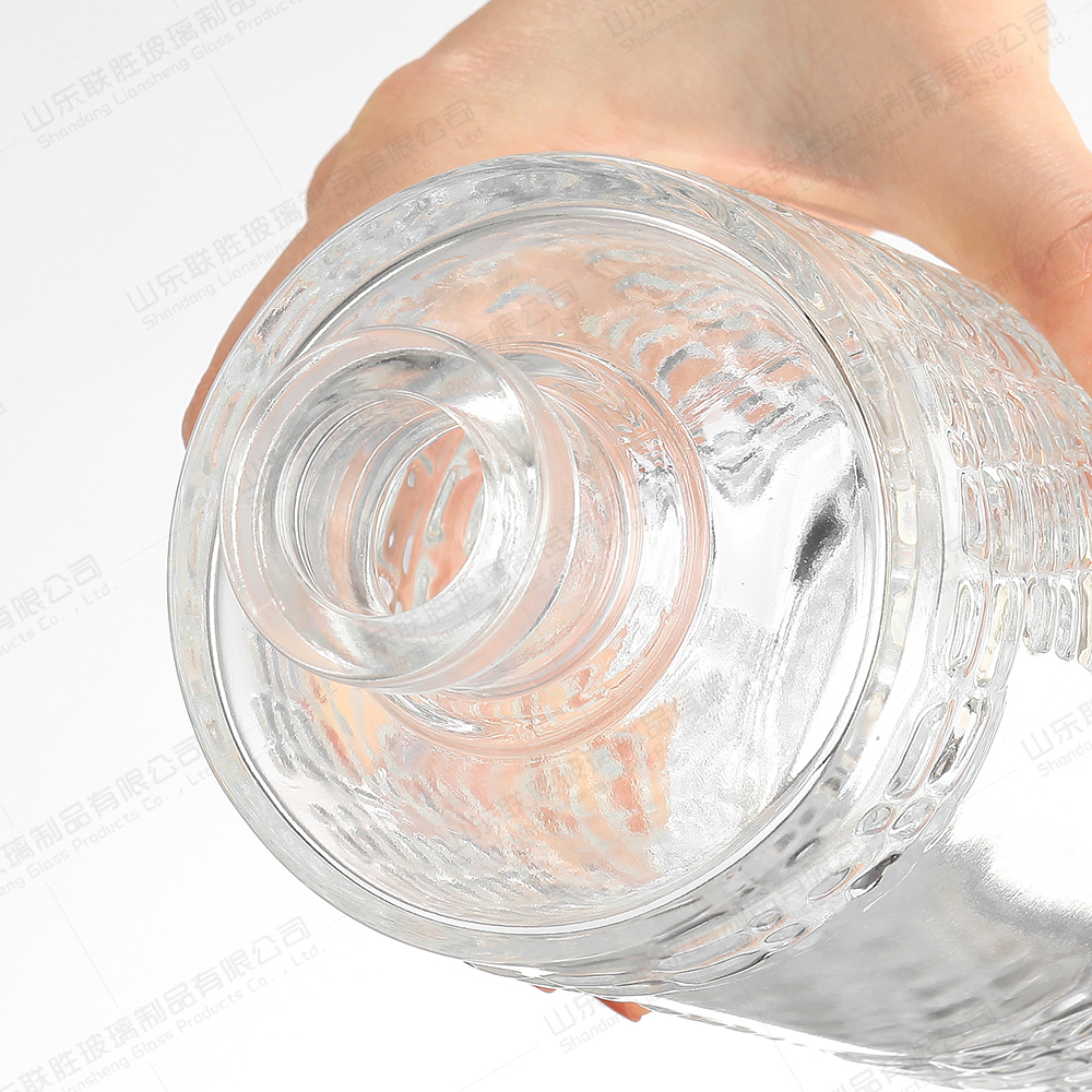 Cork Sealing 700ml Custom Empty Glass Bottle For Vodka Gin Whisky Tequila Liquor