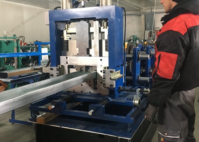 Automatic 380v Purlin Roll Forming Machine Chain Transmission For C Z Shape