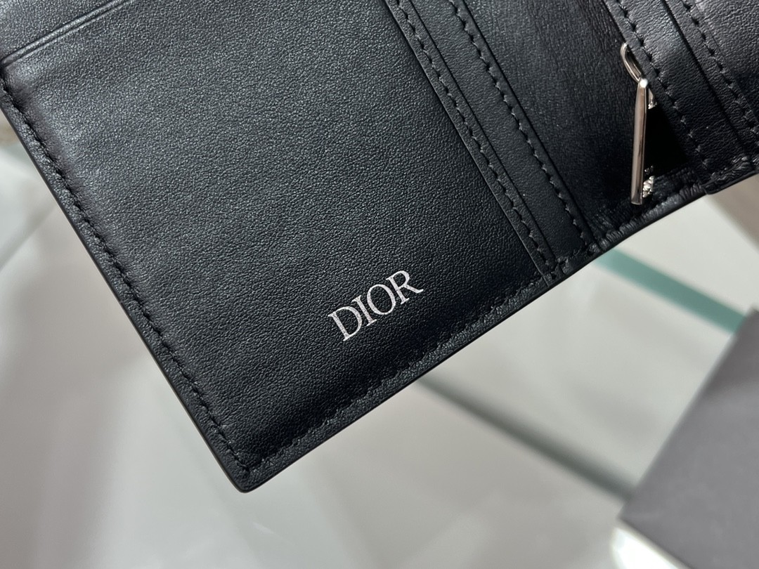 Embossed Vertical CD Christian Dior Mens Wallet Diamond Zippered