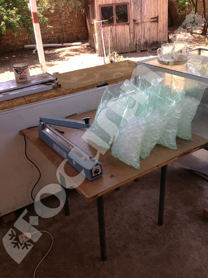 Semi Automatic Ice Packing Machine at 1000kg/hr Speed for Fast and Easy Packaging
