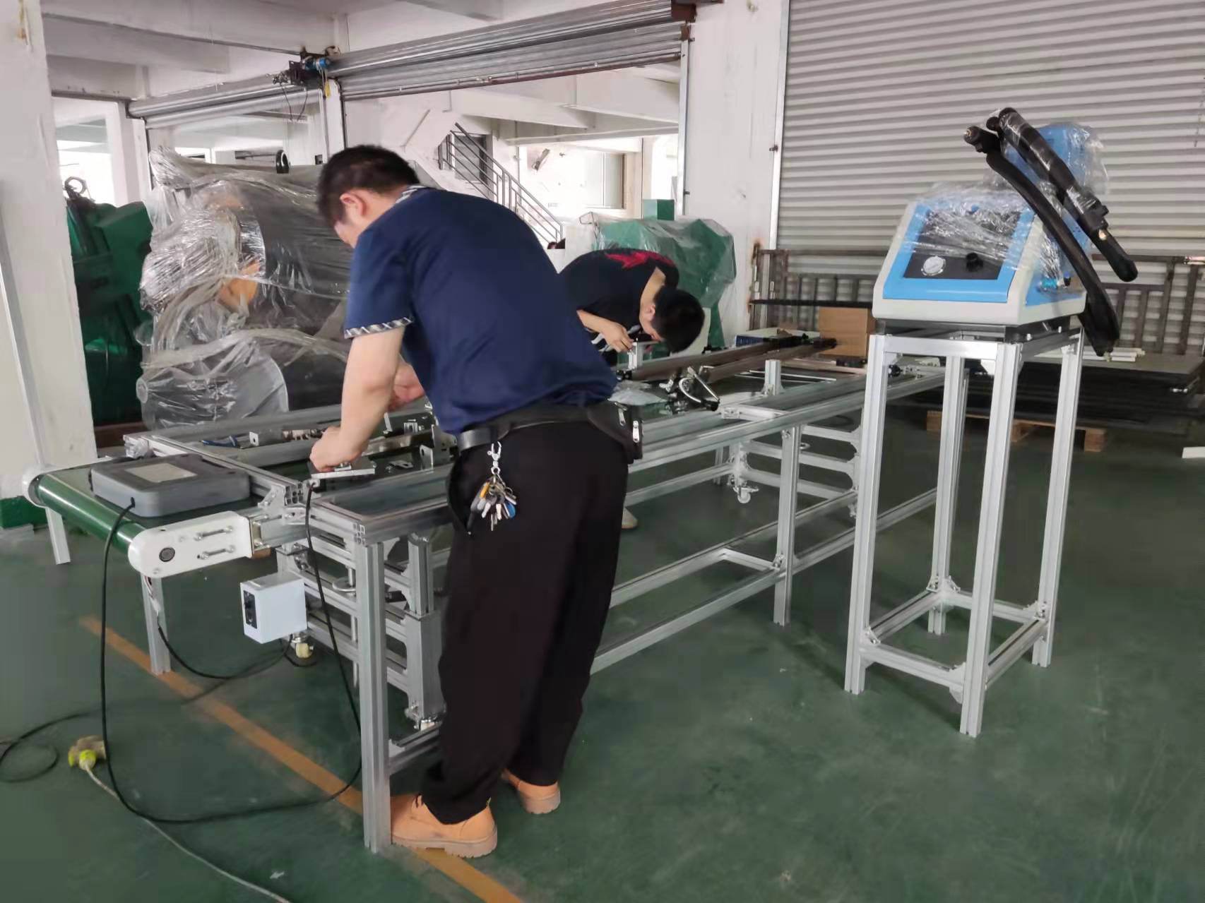 Folder Gluer Machine for Hard Cover Book Making Incorporating Water Soluble Cold Glue
