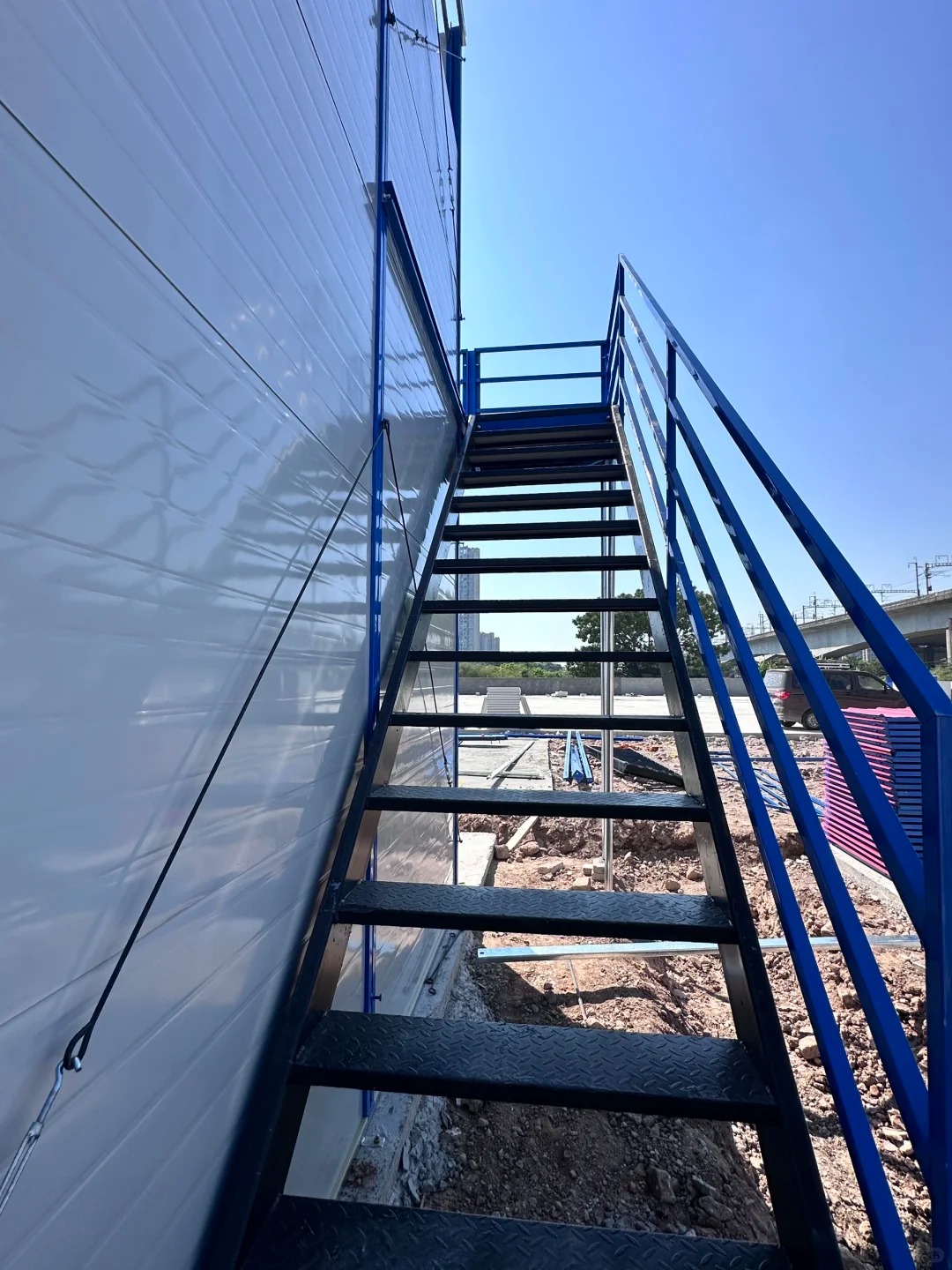 Direct Prefab Hobbit House with Steel Door and Square Design