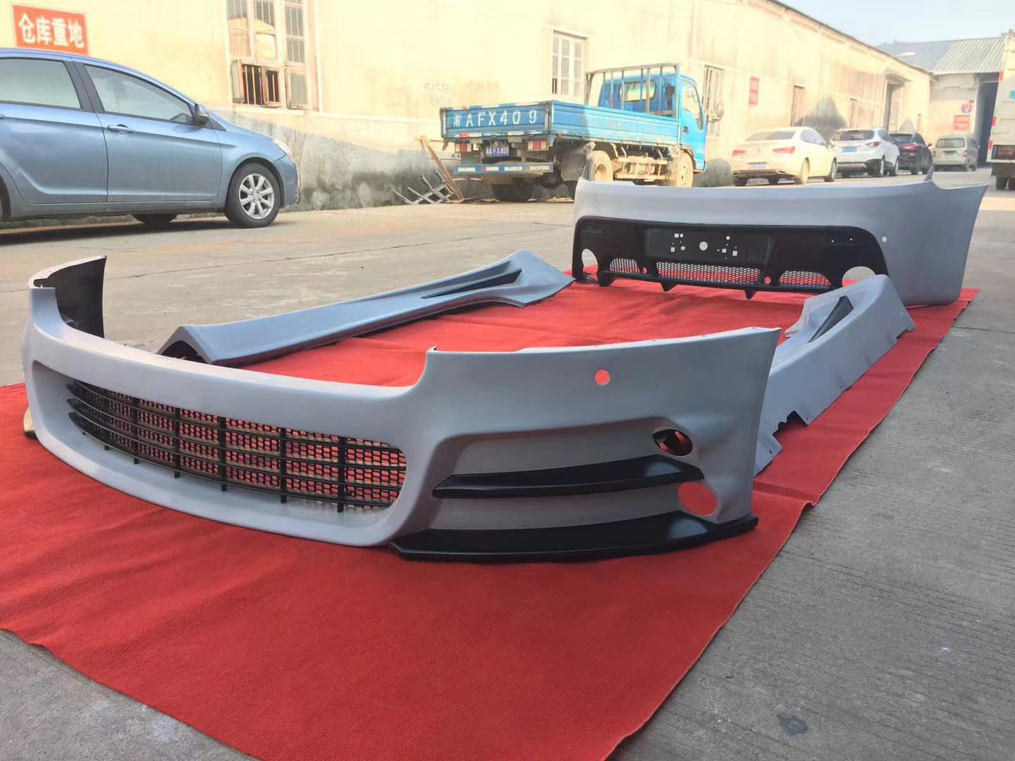 280mm Aston Martin Body Kit 2009 - 2013 Auto Parts Rear Bumper Air Diffuser