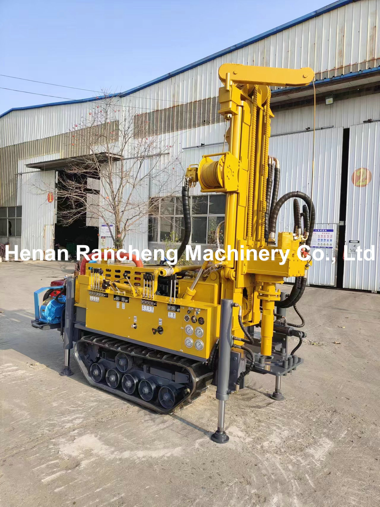 Small Crawler Water Well Drilling Machine 42KW Engine 150m Drilling Depth
