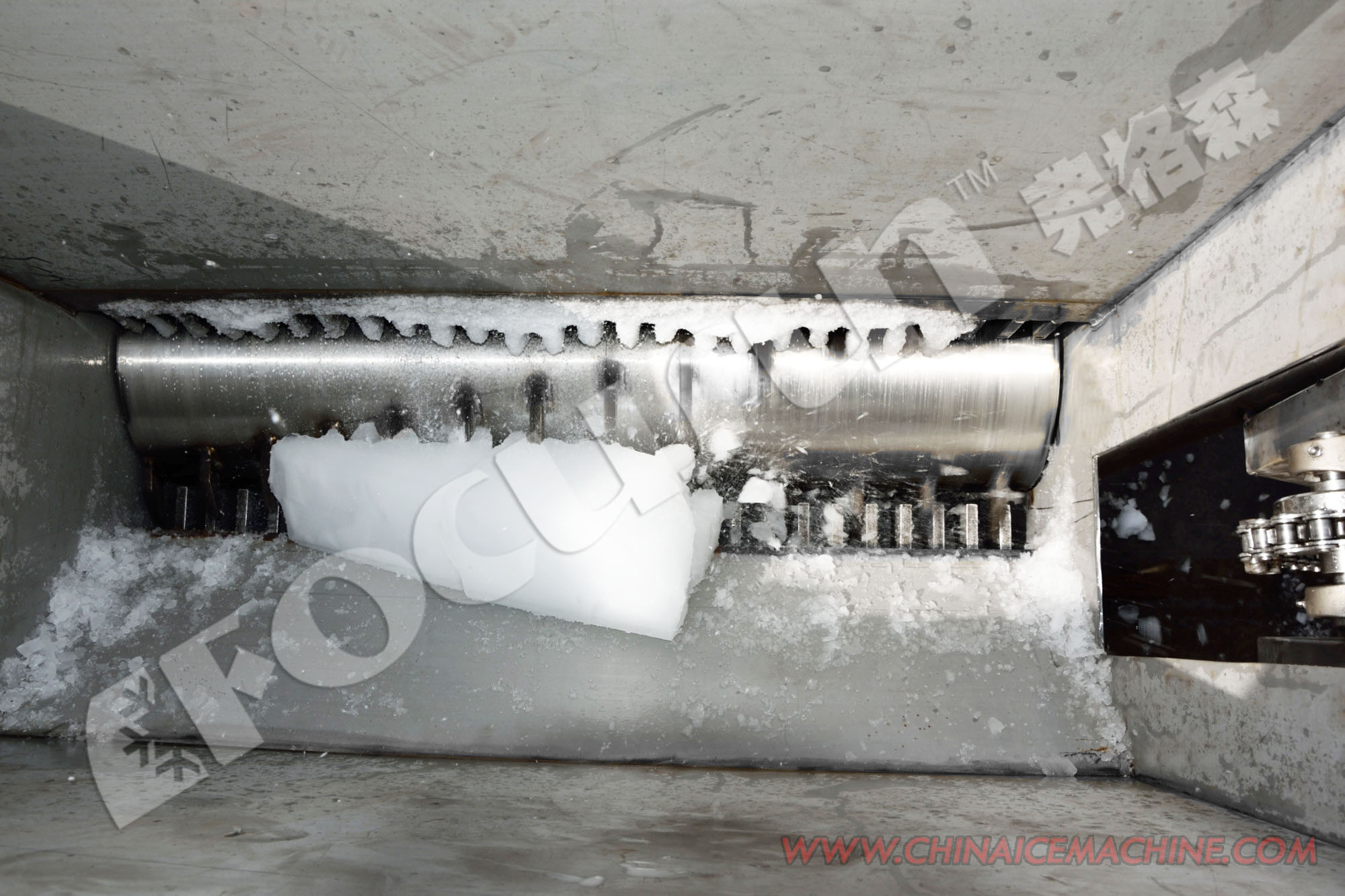 Ice Crusher Machine with 100KG Ice Storage Capacity and 1.5 Years After-sales Service