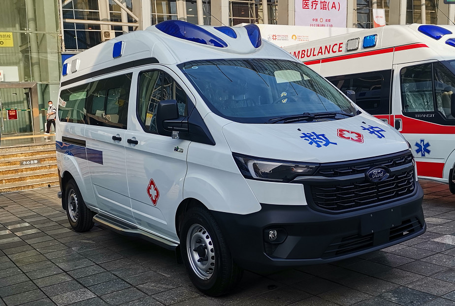 White Ford Transit Ambulance 8 Seaters Gasoline Medical Ambulance