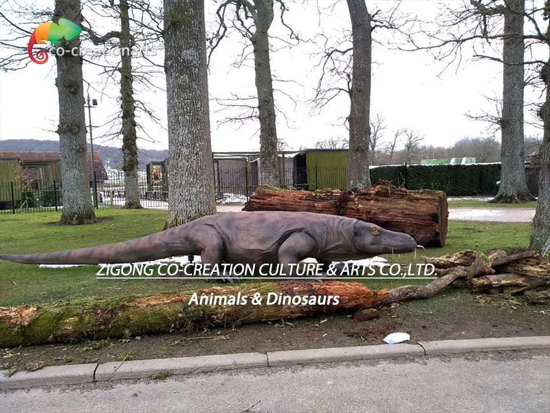 Realistic Animatronic Komodo Dragon With Dynamic Motion & Natural Habitat Detailing