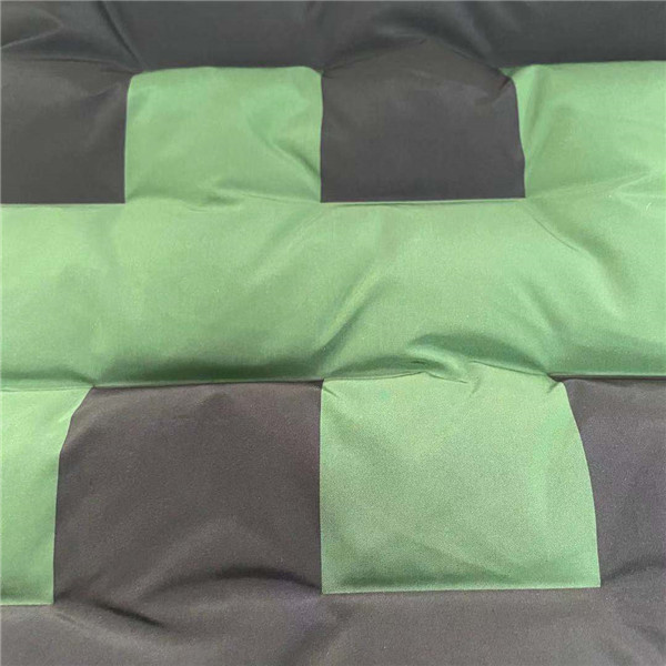 140GSM Winter Jacket Material Types 30Dx30D 2 Layers Shape Memory Fabric Windproof