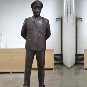 China Cast Bronze Sculpture Figure Patina Finish Life Size Bronze Statues Customized wholesale