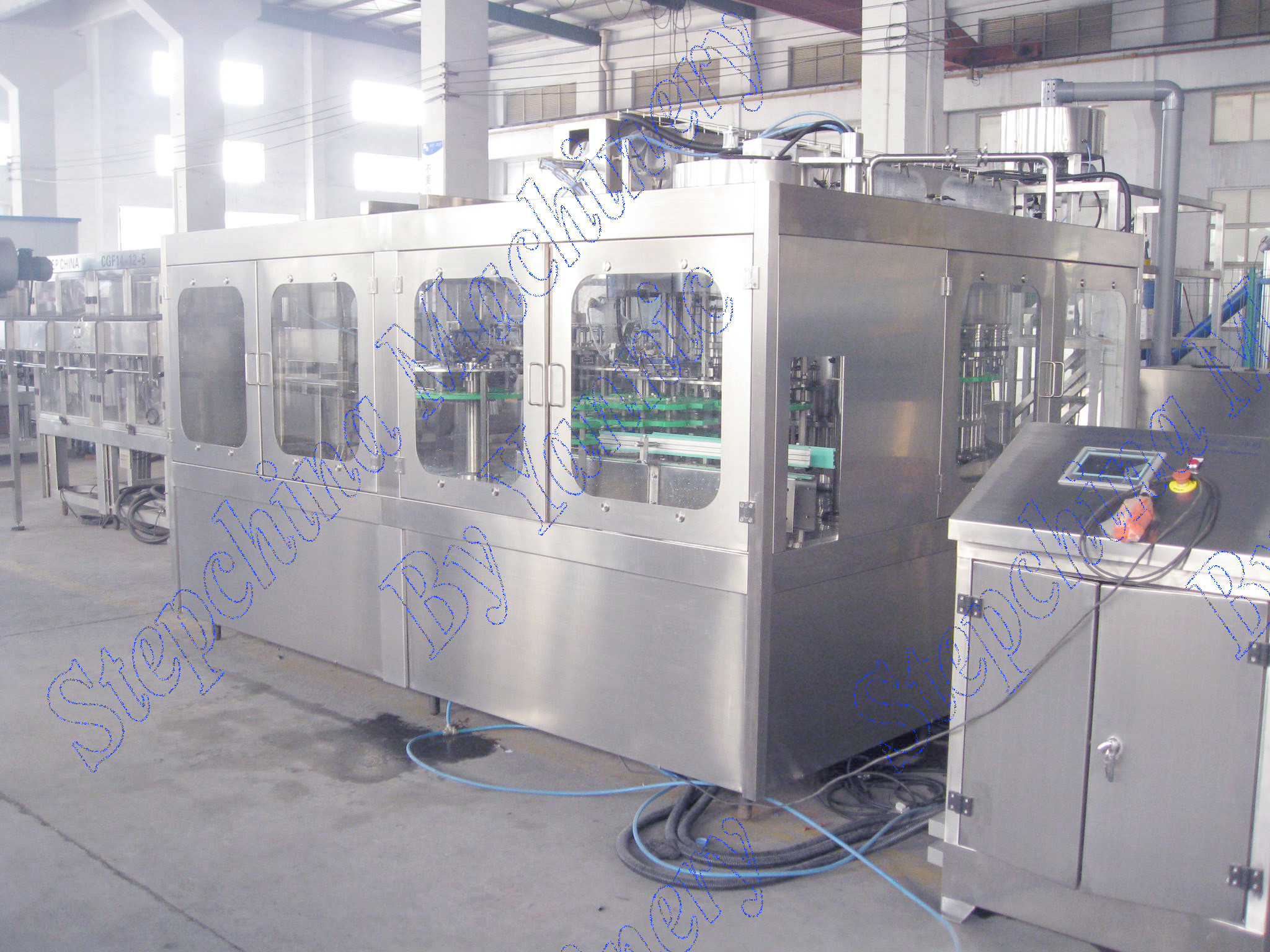 Multi Head 15000 BPH Bottled Automatic Water Filling Machine With Screw Plastic Cap