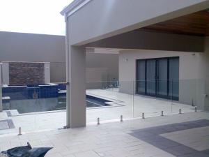 China Crystal B Outdoor Swimming Pool Fence 15.2 Laminated Glass FOR Green House wholesale