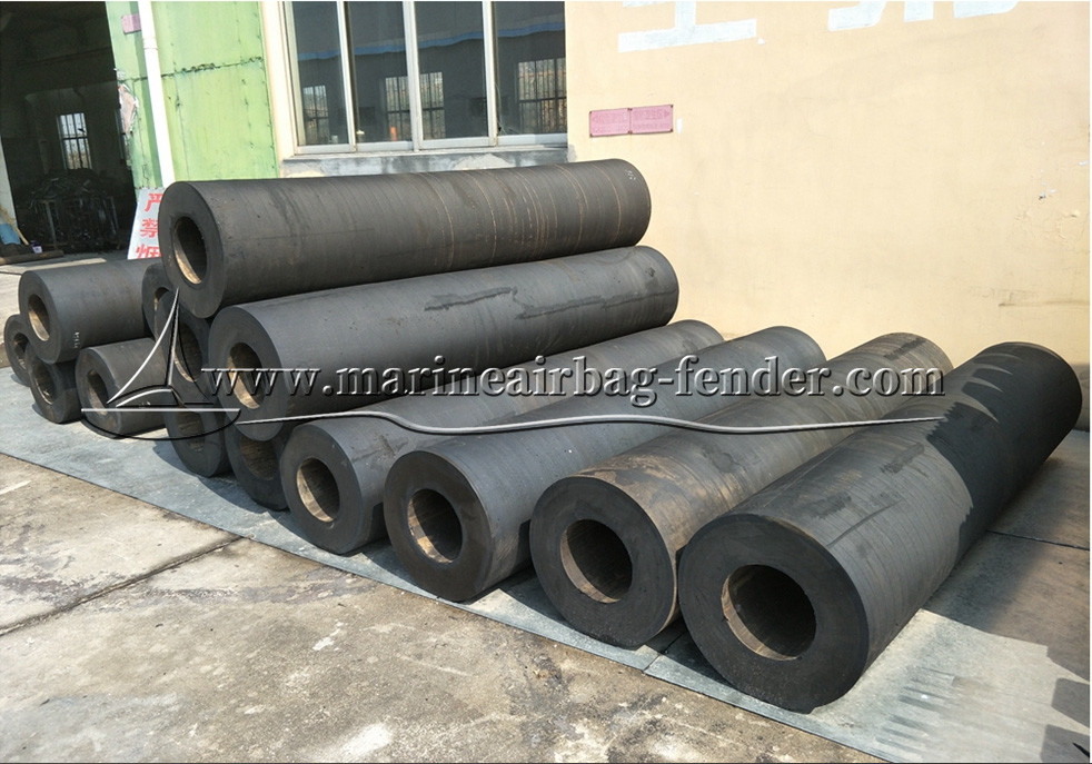 Cylindrical Marine Rubber Fender Bolted Installation For Offshore