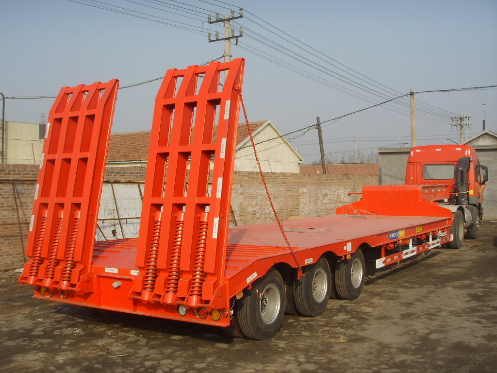 Durable 3 Axles Lowbed Semi Trailer LED Lamps For Bulk Cargo Customized