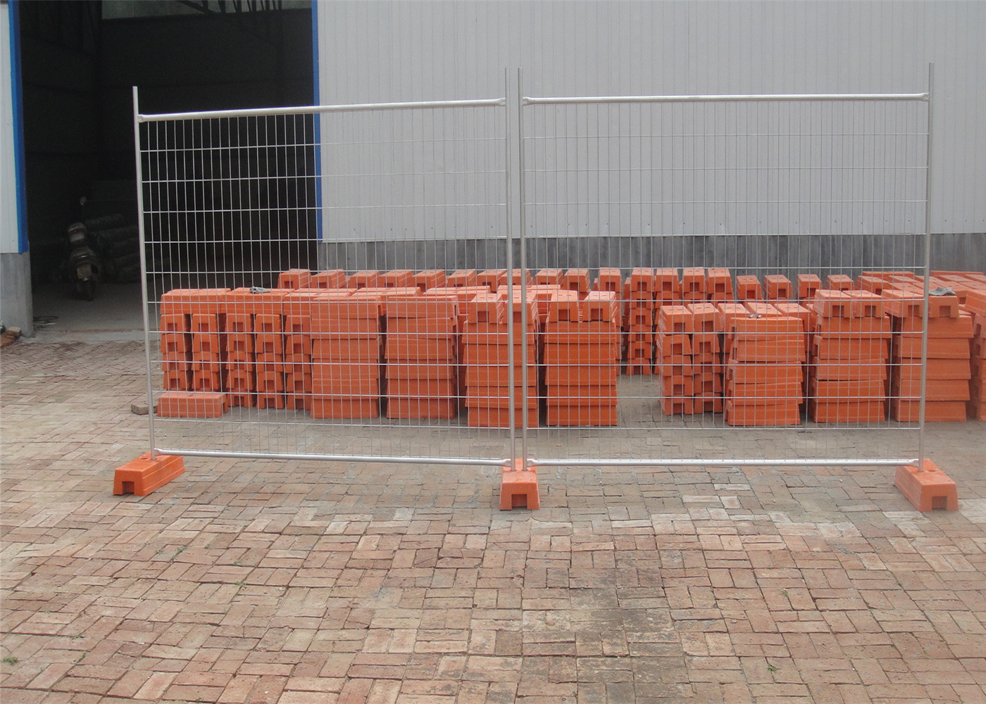 HDG temporary fence panels 2.1m*2.4m hot dipped galvanized to be 42 microns zinc layer OD 32mm tubing x 2.00mm thick