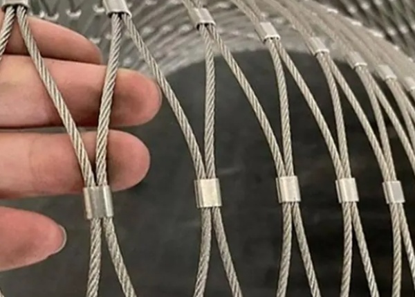 Stainless Steel 304 Wire Rope Netting Mesh 2.0mm Cable 52mm Mesh Size