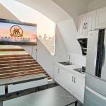 Luxury Floating Pontoon Houseboats With Living Room Amenities Included