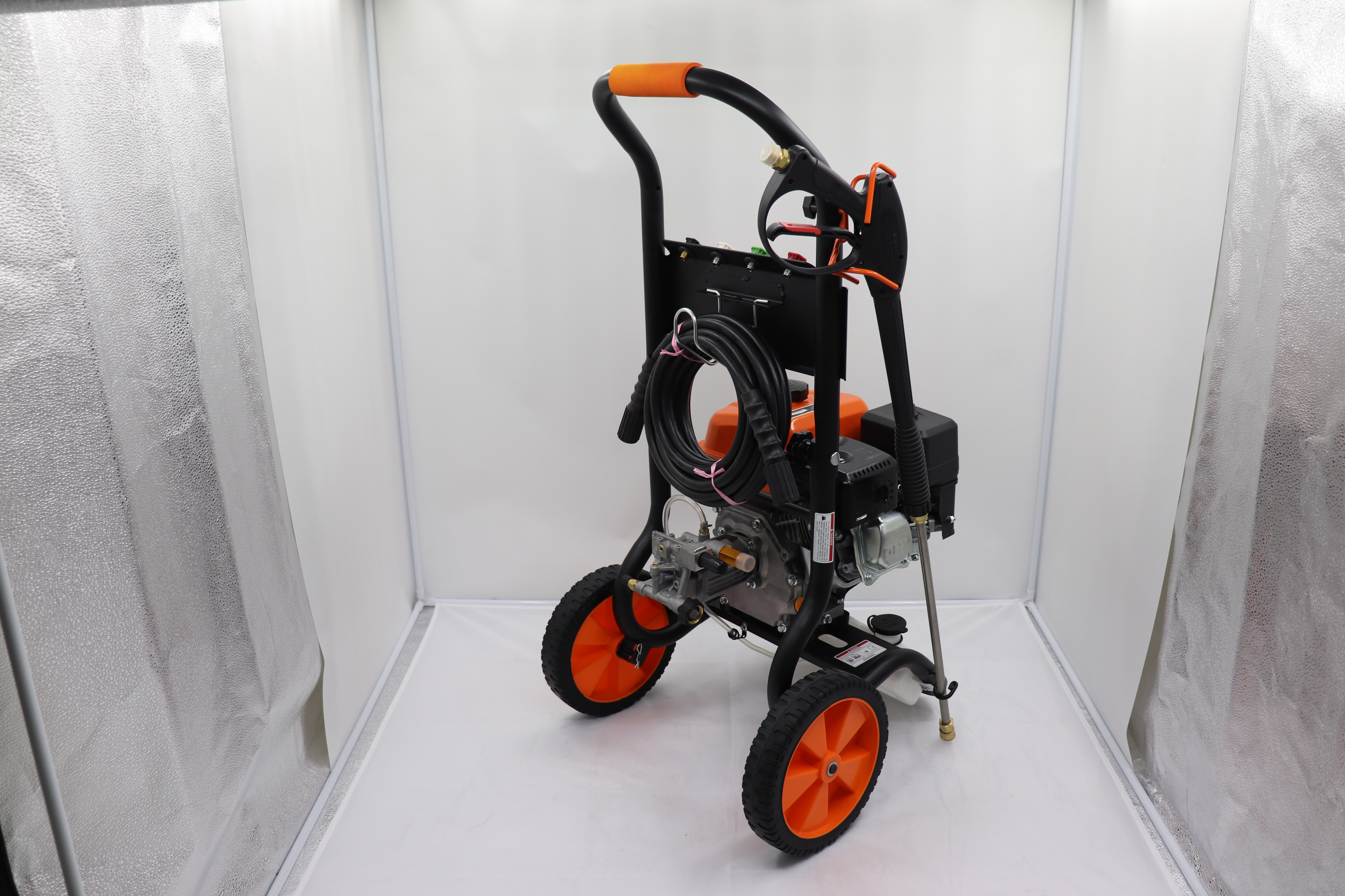 OEM Gasoline High Pressure Washer 2900PSI/200Bar with Cleaner and Max. Pressure 2.5Mpa