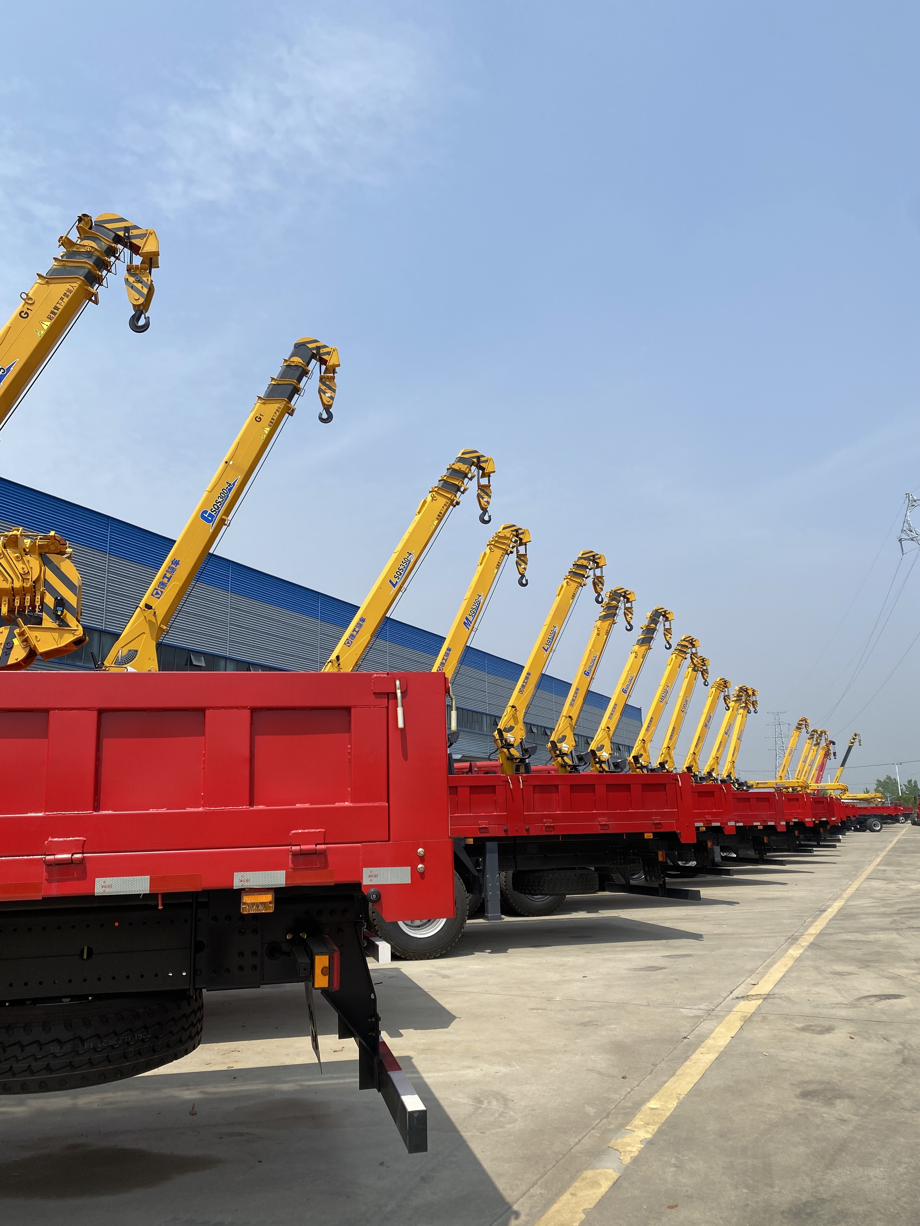 Howo 6.3 Ton Crane Truck Mounted Crane XCMG Boom truck with crane arm