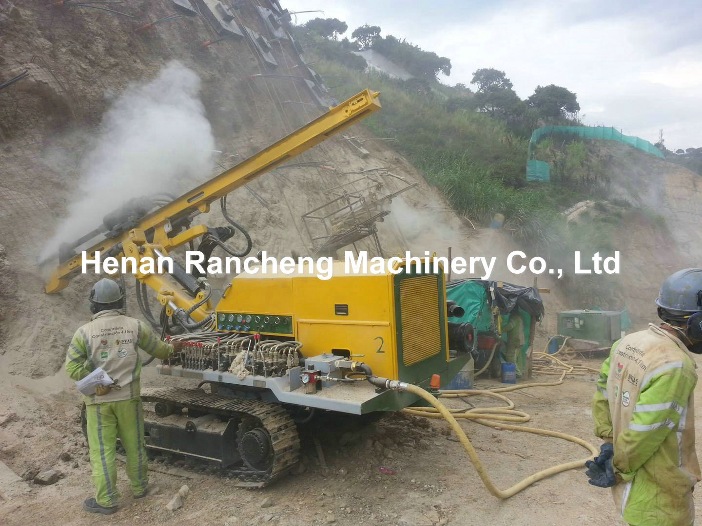 60-80m Depth Crawler Hydraulic DTH Drilling Rig 90-165mm Diameter Both Rotary And Hammer Drilling