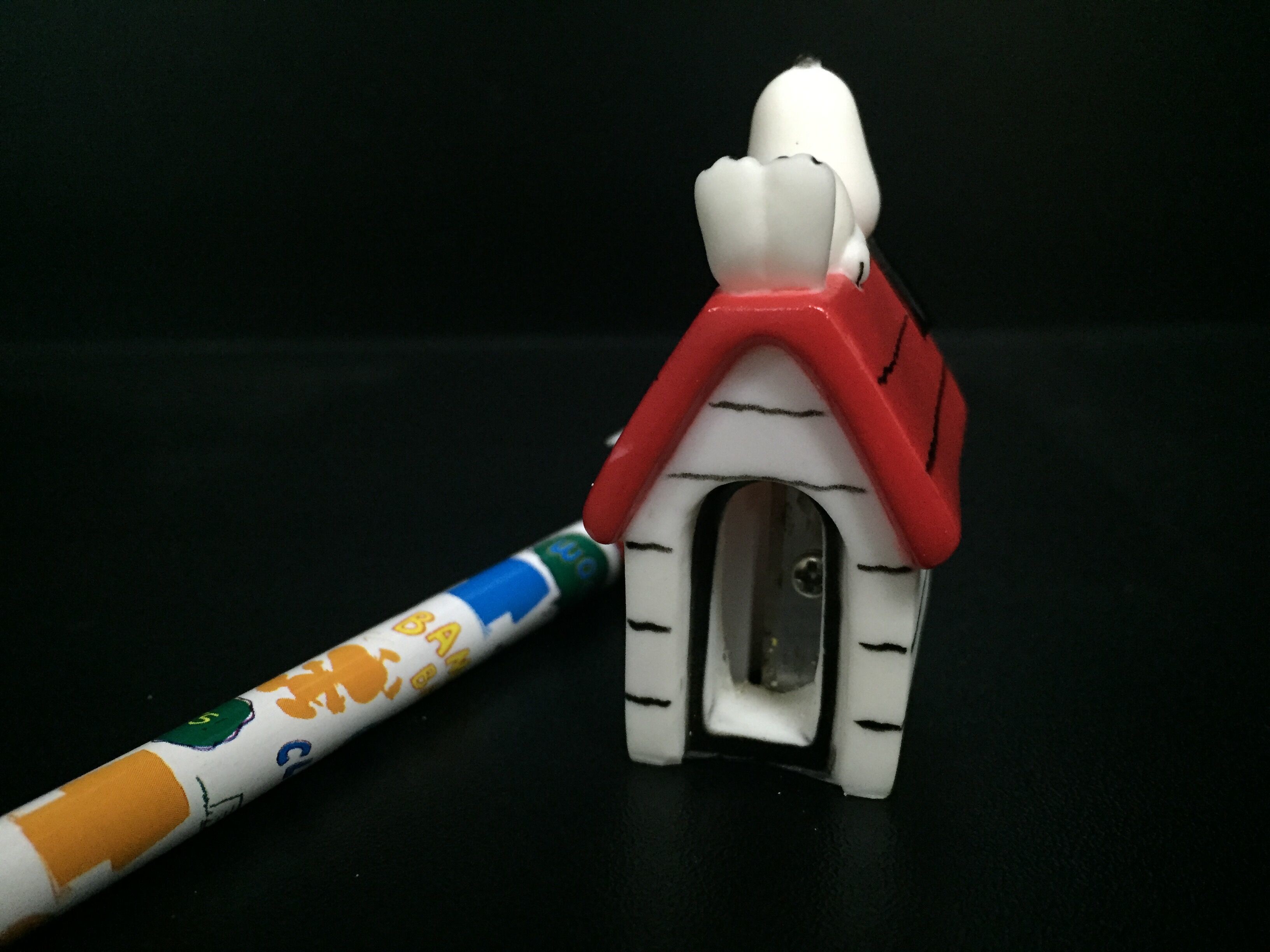 Snooby Vinyl pencil Plastic Daily Productwith a white house red roof pencil sharpener for children made of PVC