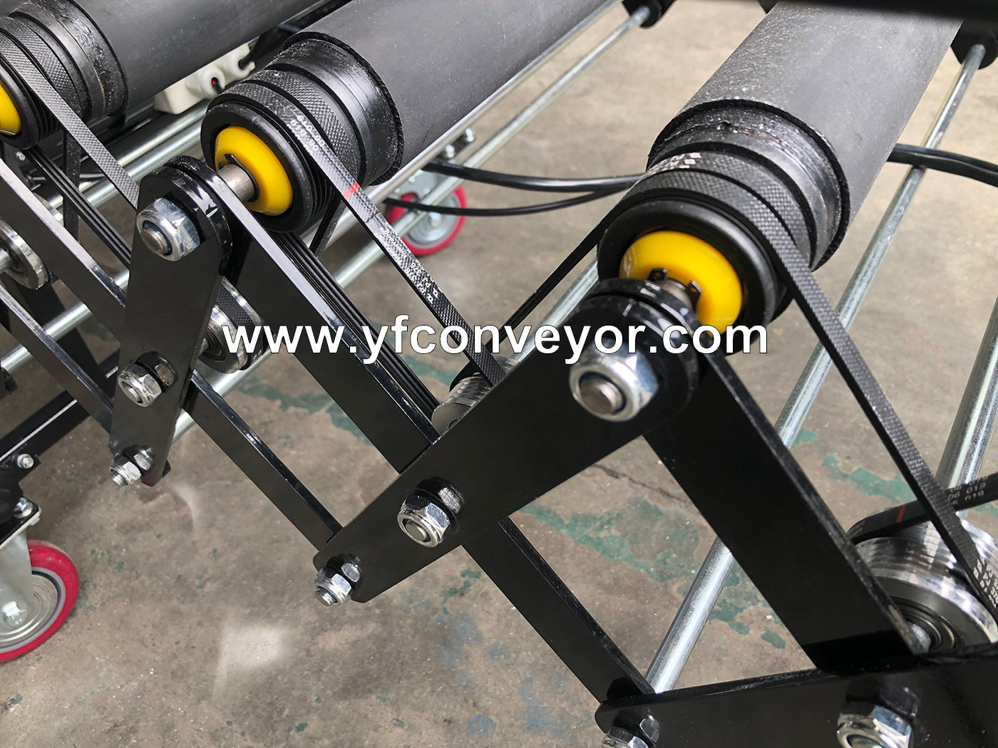 Expandable Motorized Rubber coated Flexible Roller Conveyor