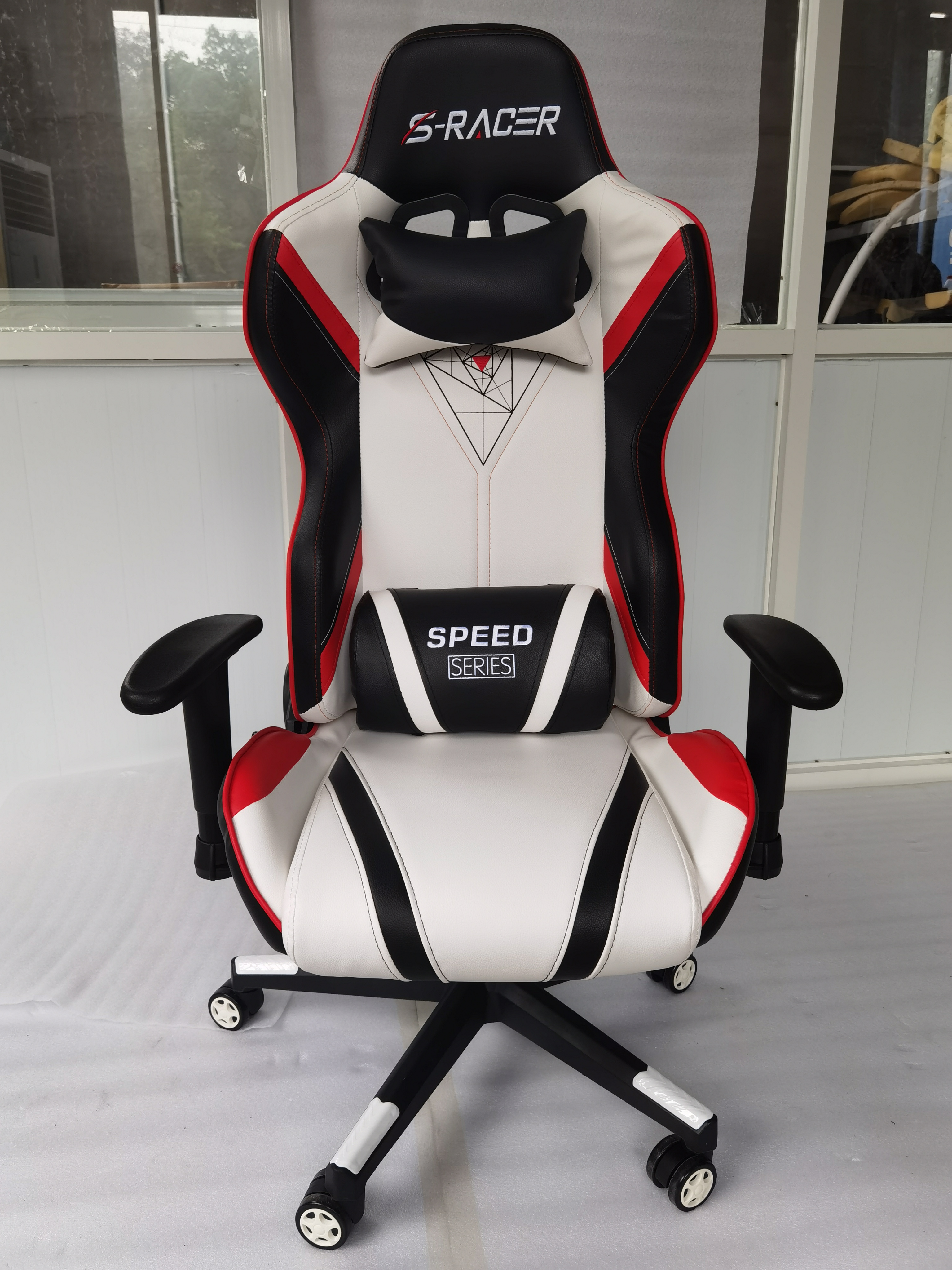 Y-SEATER 009 Professional Gaming Chair Backrest Adjustable 90 -180° PU Leather Luxury