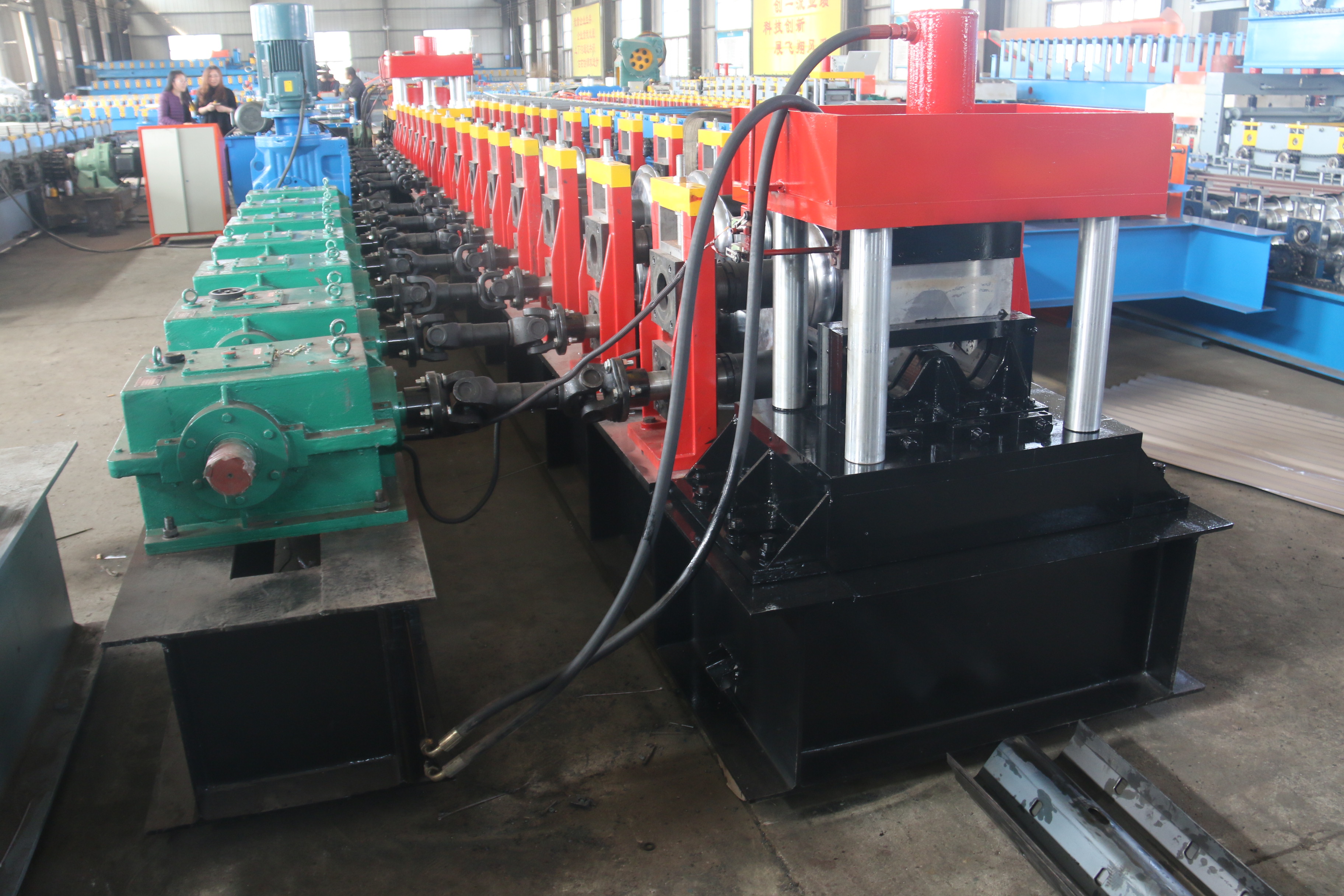 CE Highway Guardrail Roll Forming Machine 10T Leveling Punching