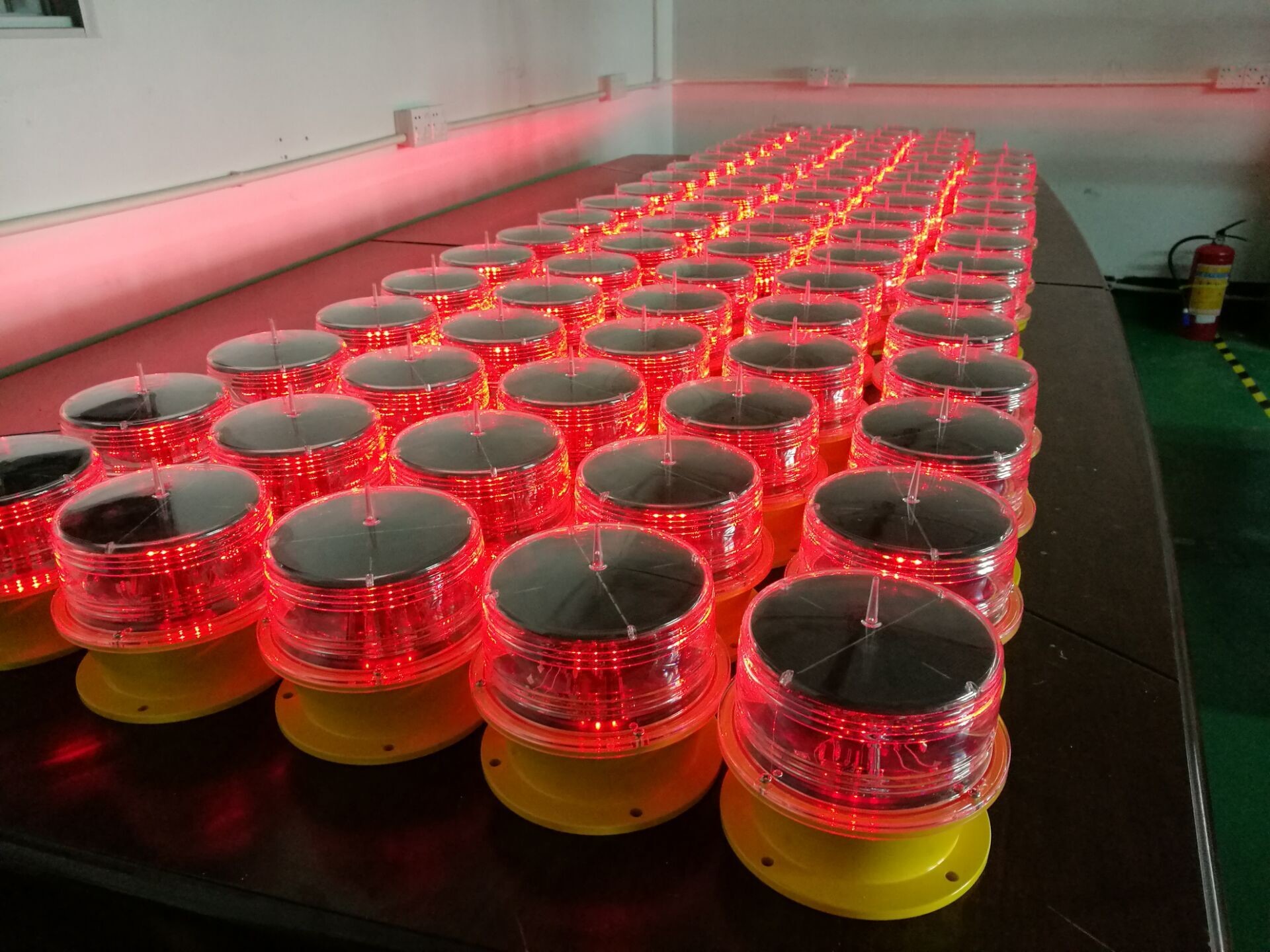 Long Life Red LED Solar Airport Lighting For Taxiway Low Power Consumption