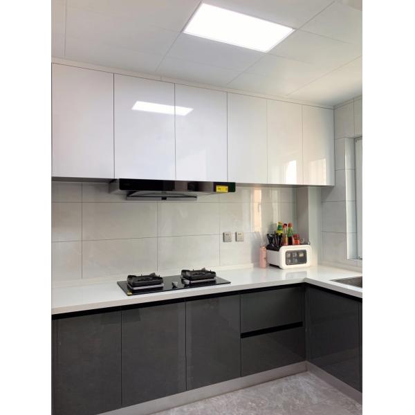 Residence Wholesaler Wooden Kitchen Furniture Modern Kitchen Cabinet Design