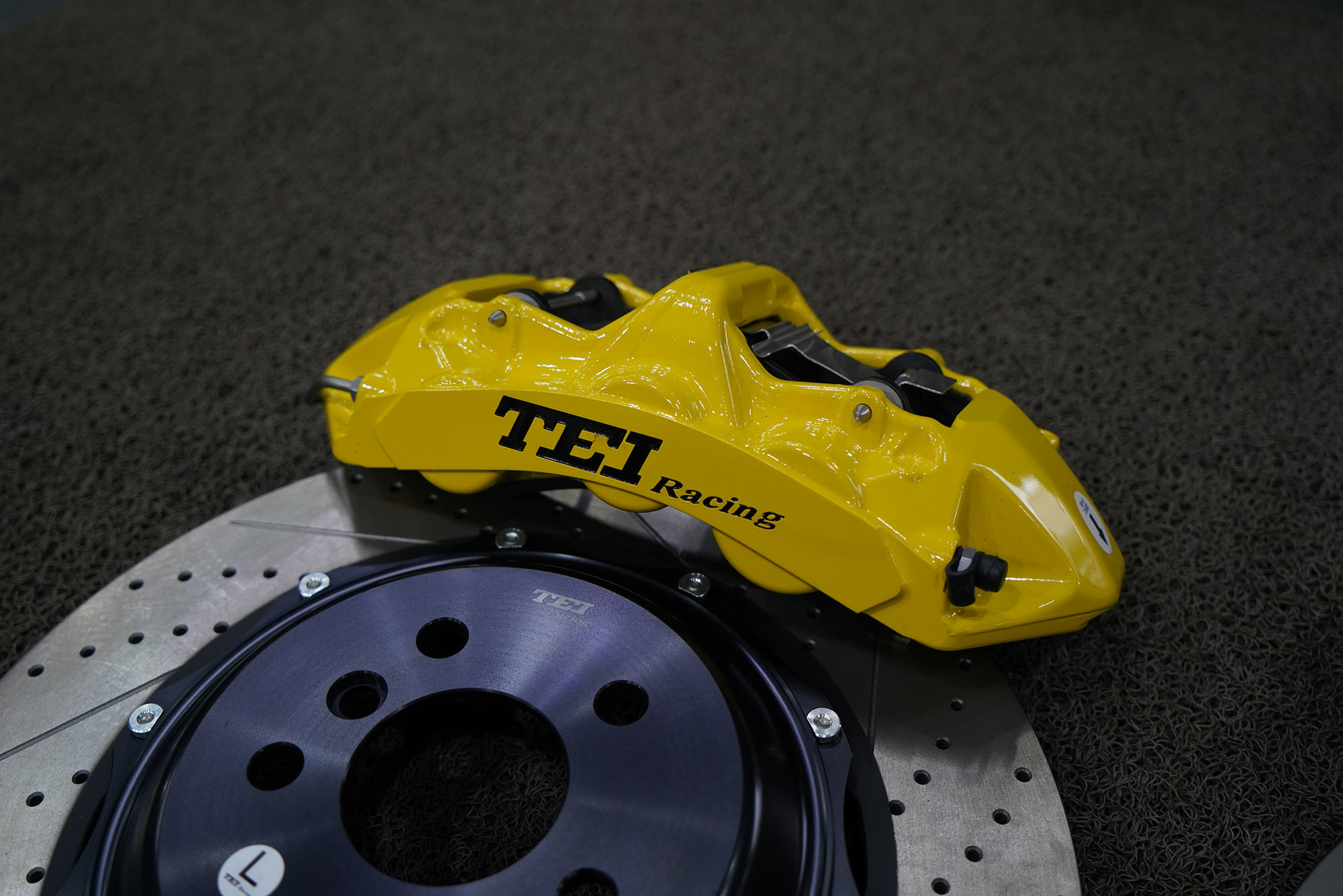 BMW E39 / E39 M/E39 M5 5-Series Front 1997 2003 Front BBK 18 Inch Wheel 355*32mm Drilled And Slotted Rotor