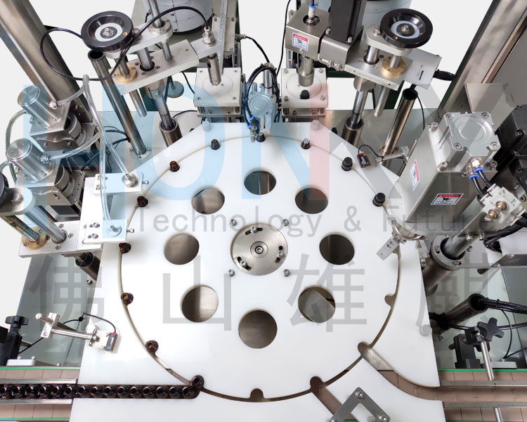 Automatic 15ml Glass Bottle Filling Capping Machine With Servo Capping Head