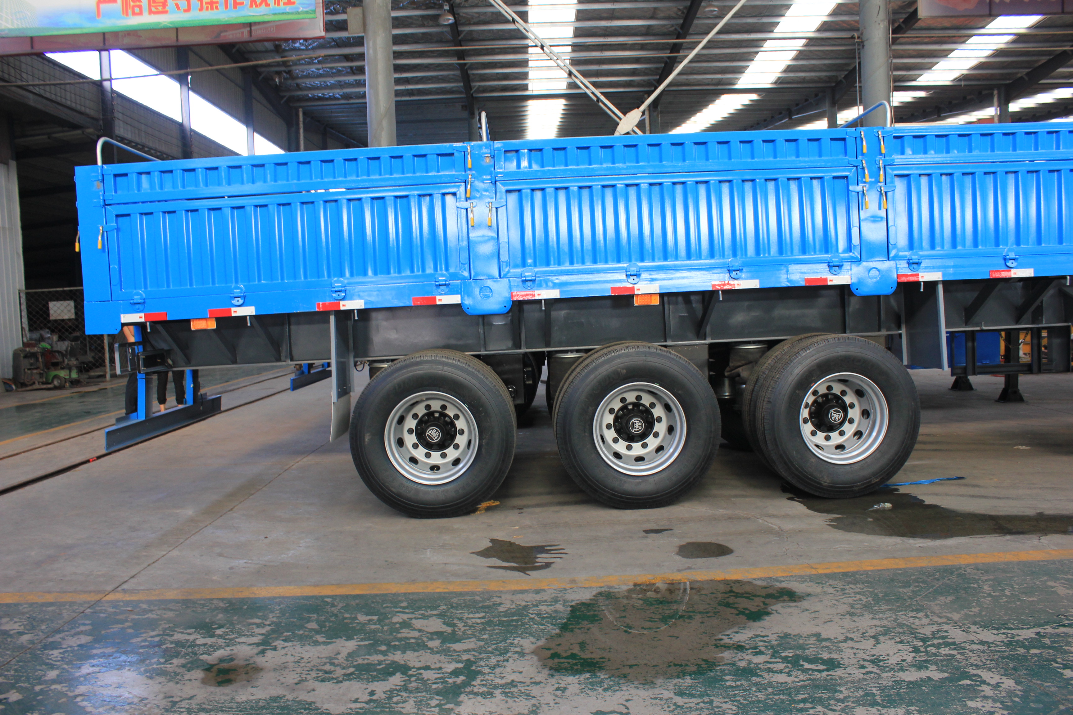 3 * 13ton Capacity Side Wall Flatbed Truck Semi Trailer 40T 3 Axles Cargo Transporting